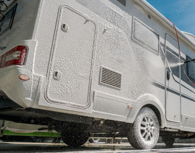Exterieurreiniging personenwagen door mobiele carwash in Ieper