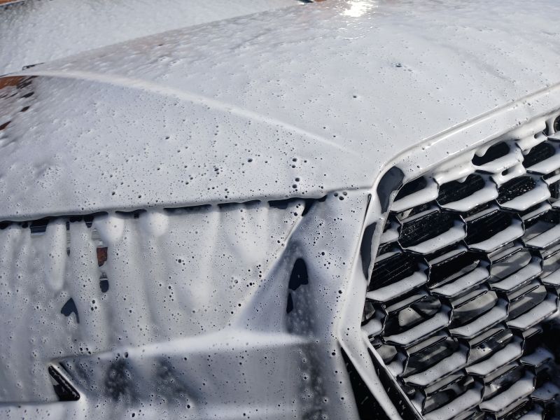 Exterieurreiniging personenwagen door mobiele carwash in Ieper