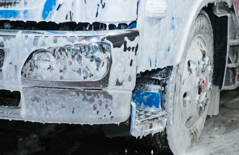 Exterieurreiniging personenwagen door mobiele carwash in Ieper